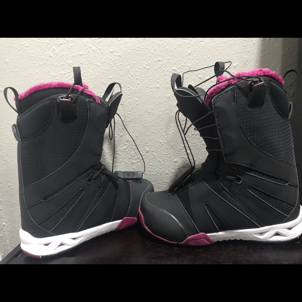 Women’s Salomon F2.0 Snowboarding Boots - Size 9.5